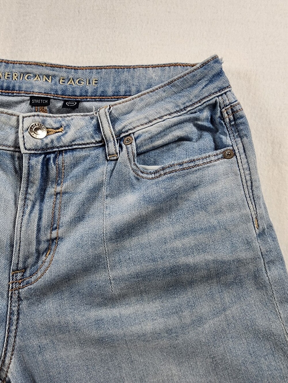 American Eagle Baggy Wide Leg Jeans Low Rise Raw Hem Light Wash Size 4 - Picture 7 of 12